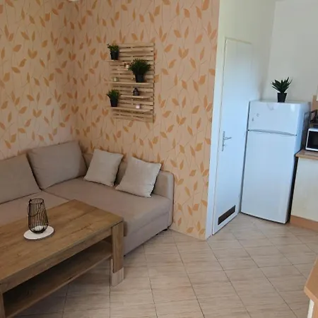 V Kralovskem Udoli S Predzahradkou Apartment Kraluv Dvur