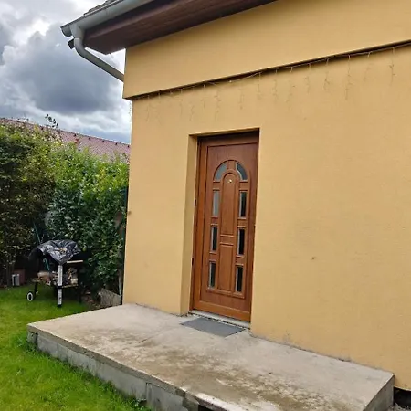 Apartman V Kralovskem Udoli S Predzahradkou