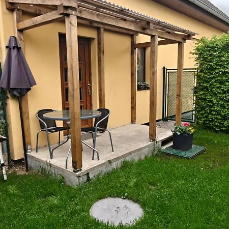 Apartament V Kralovskem Udoli S Predzahradkou