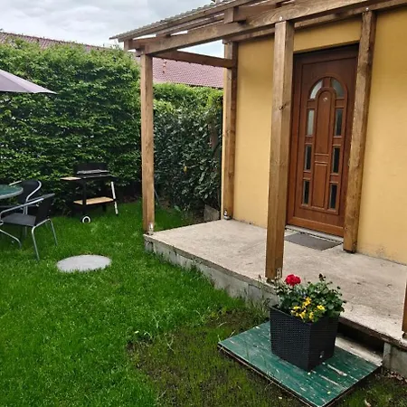 V Kralovskem Udoli S Predzahradkou Apartament Králŭv Dvŭr